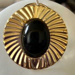 🌹3/$10- Vintage Goldtone and black stone hinged scarf clip, EUC🌹